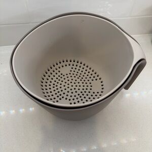Double-layer kitchen colander and mixing bowl set